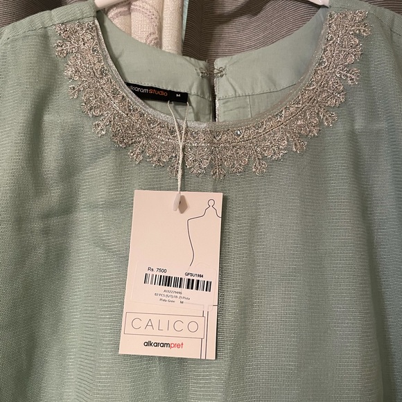 Pakistani cloths - Picture 3 of 3